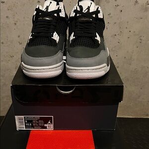 Jordan Athletic Shoes Black and Gray